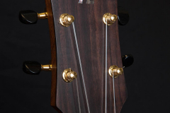 Arnaldo-Lopez-gitaarbouw-Tenor-ukelele-abelone-headstock-logo-inlay-